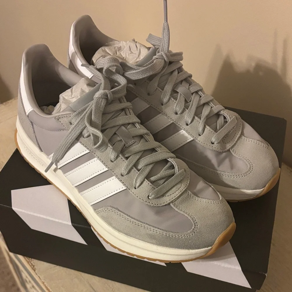 Adidas~Run 70’s~2.0~Classic Gray and White Sneakers - Picture 5 of 7